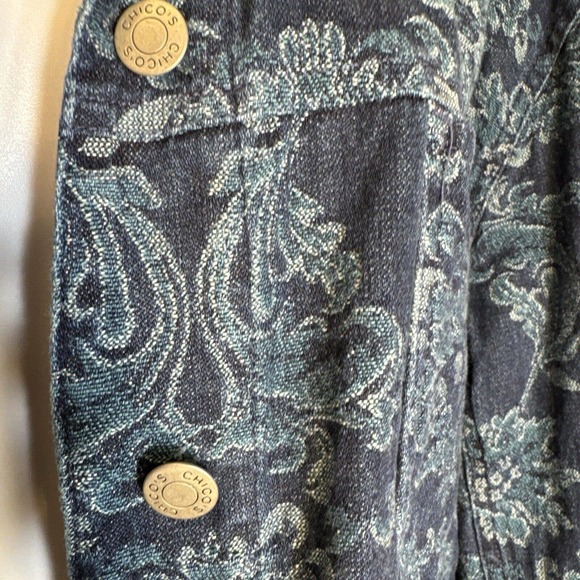 Chico’s Denim Jacket Floral size 2 All Cotton Lightweight Holiday Christmas - Picture 12 of 13